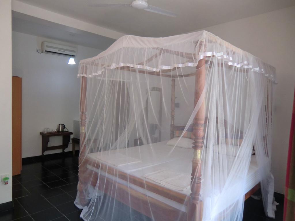 The Oasis Villa Хиккадува Номер фото